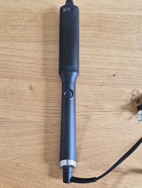 GHD Classic Curve Oval Curling Wand - 1.5 Inch